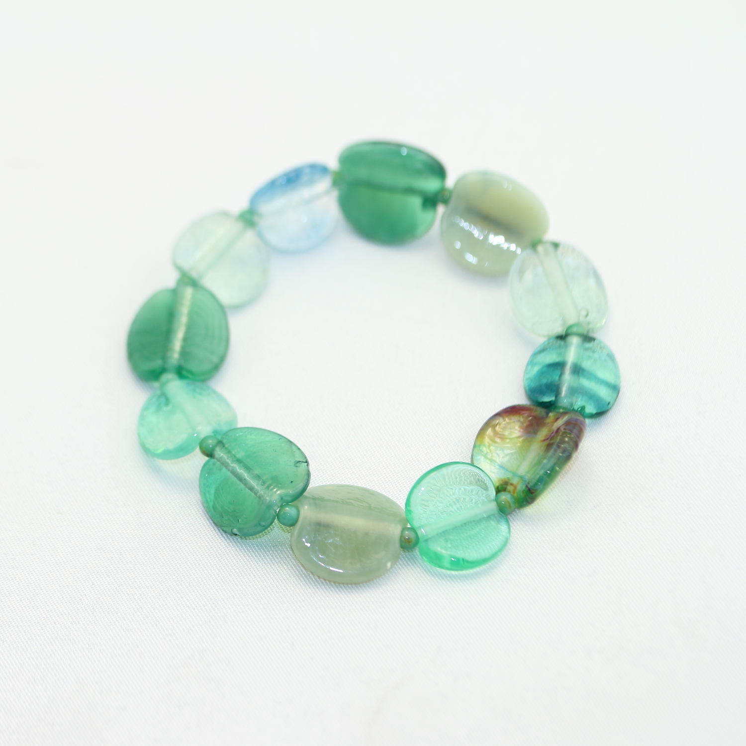 Egyedi üveg karkötő kékes zöld lencsék